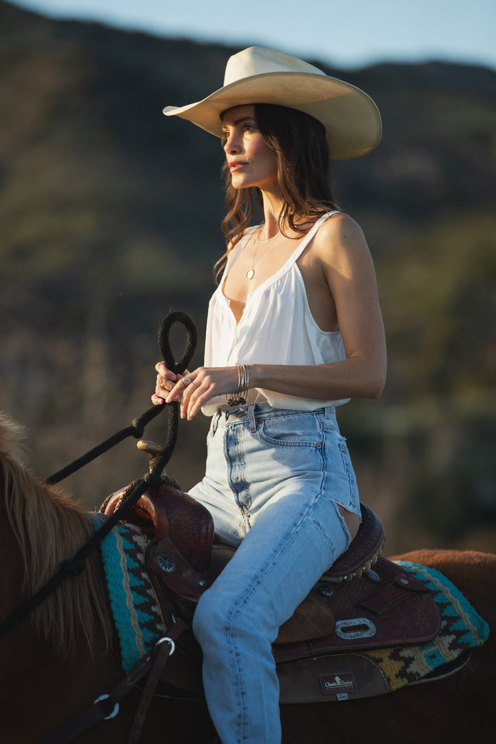 THE COUNTRY ROAD TOP