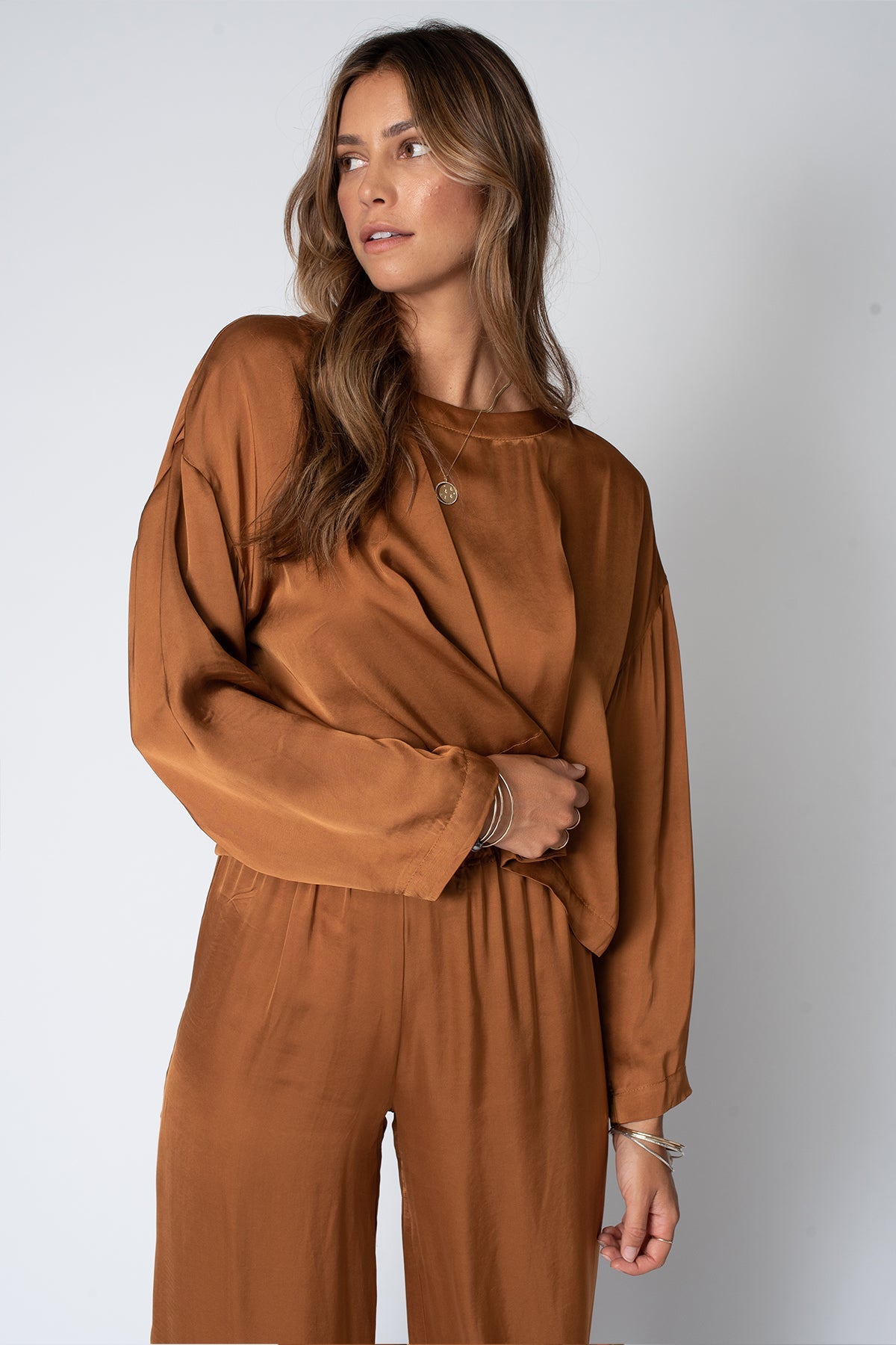 MILA LONG SLEEVE CROP TEE