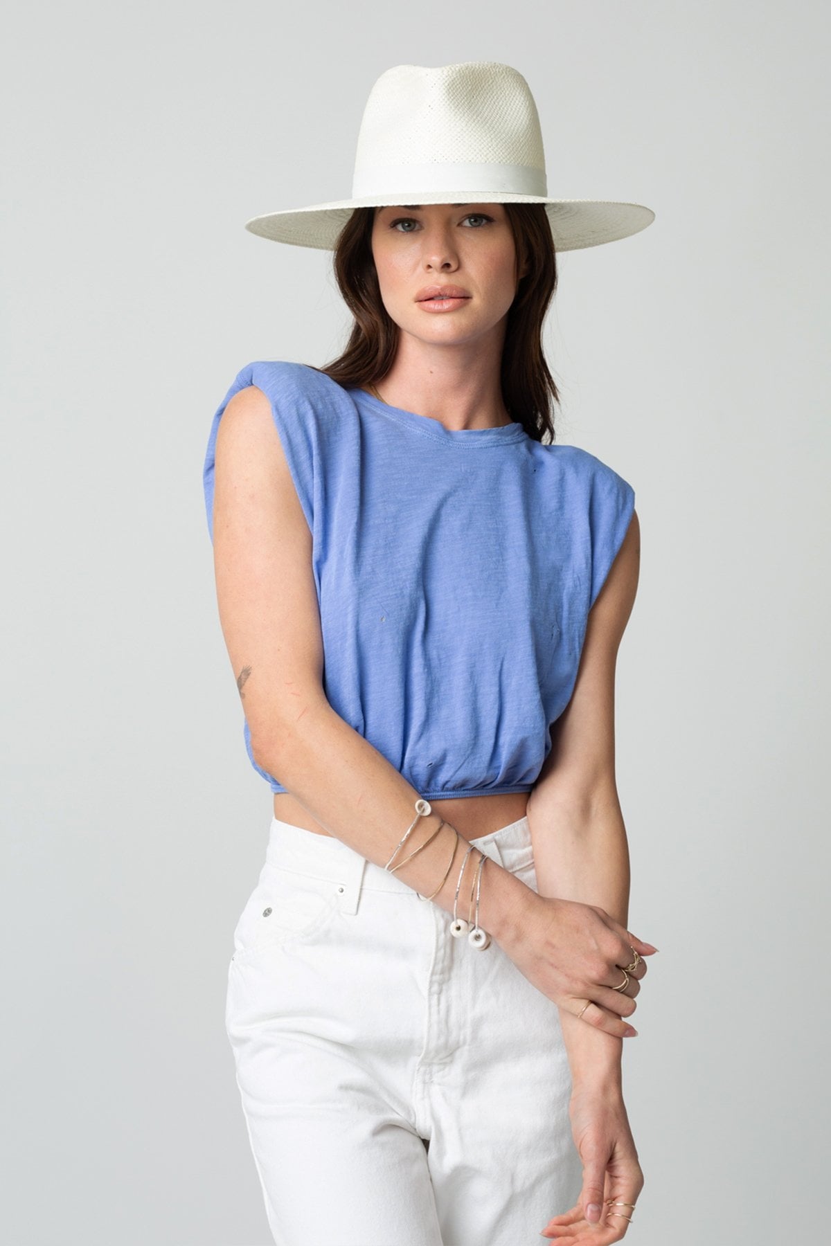 STRONG SHOULDER CROP